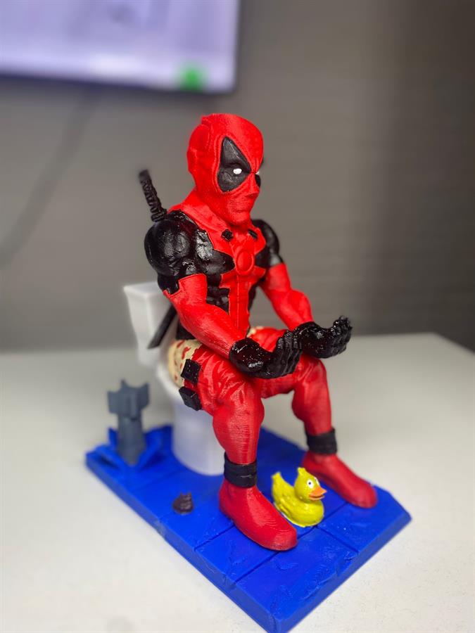 SOPORTE DE JOYSTICK DEADPOOL SENTADO